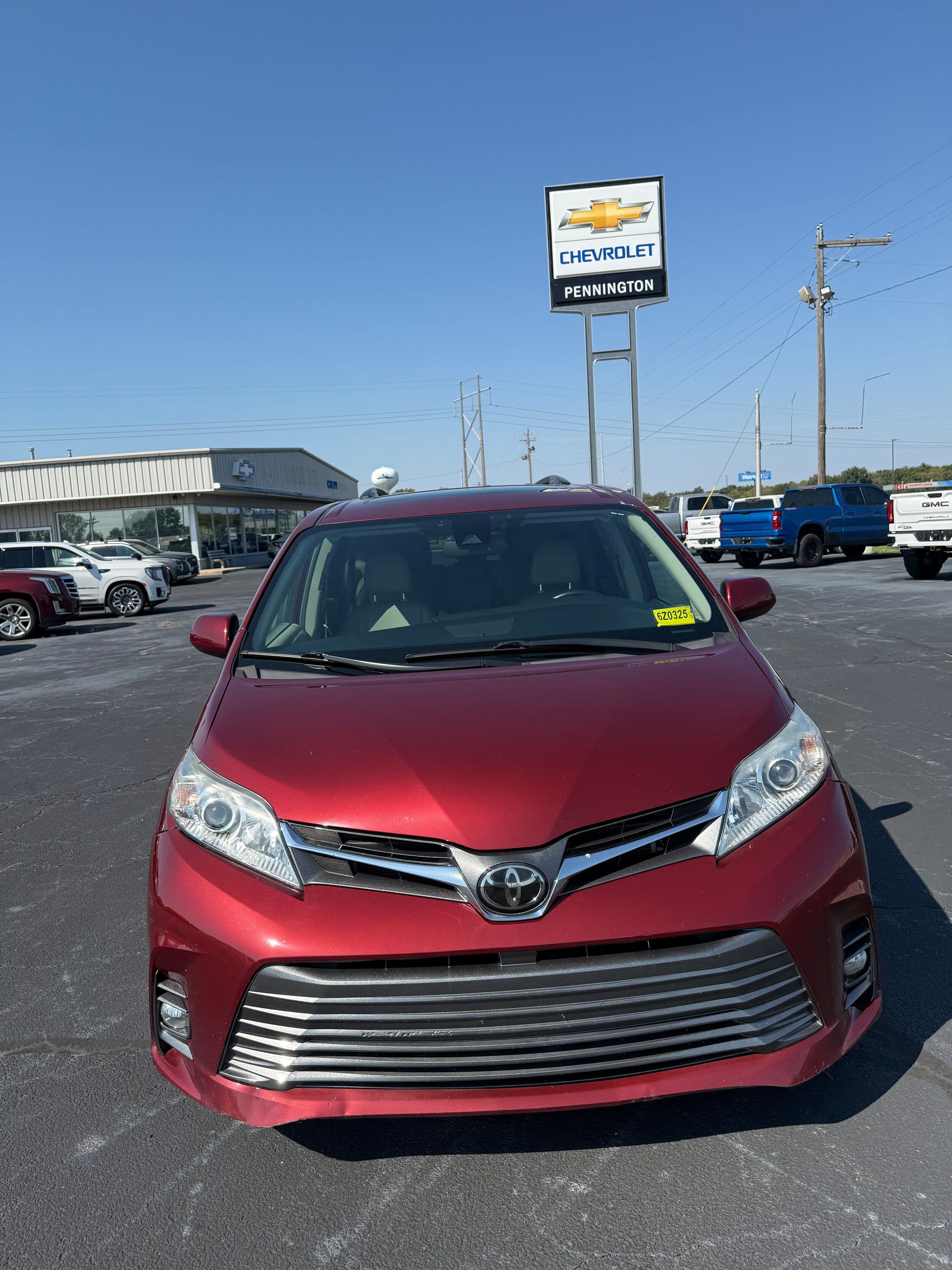 Used 2019 Toyota Sienna XLE FWD image 2