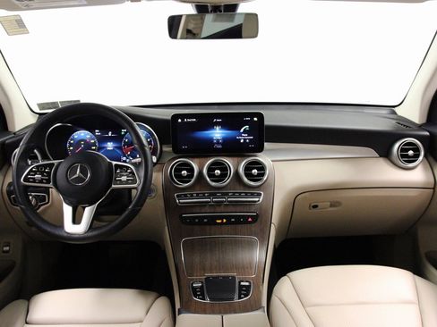 Used 2021 Mercedes-Benz GLC 300 4MATIC image 2