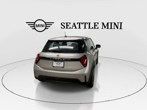 Used 2025 MINI Cooper 2-Door Hardtop FWD image 10