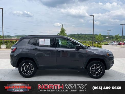 Used 2024 Jeep Compass Trailhawk image 20