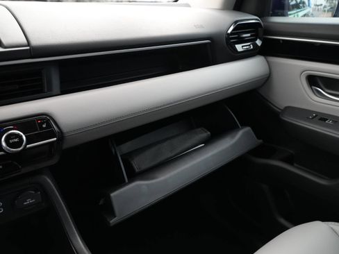 Used 2025 Honda Pilot Touring image 29