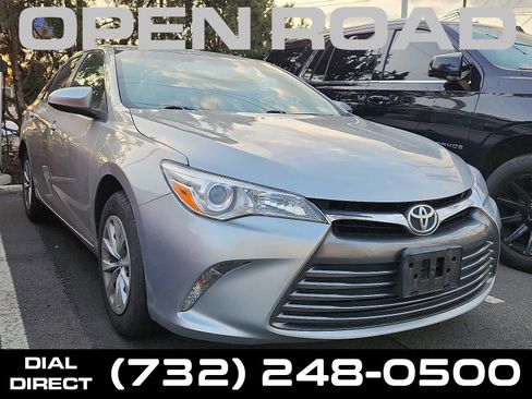 Used 2017 Toyota Camry LE image 1