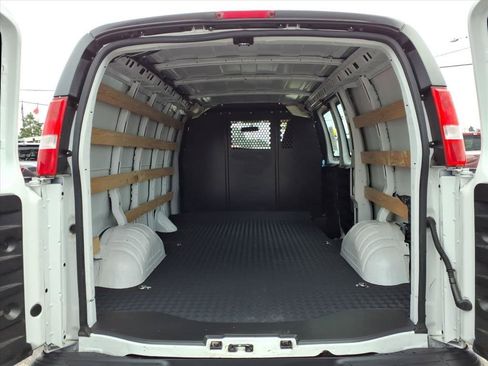 Used 2024 Chevrolet Express 2500 w/ Driver Convenience Package RWD image 8