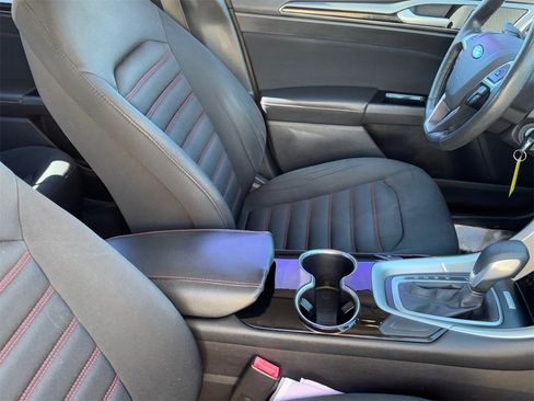Used 2016 Ford Fusion SE image 12
