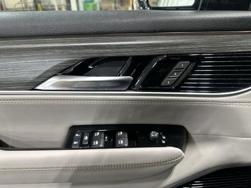 Used 2023 Jeep Wagoneer Series III w/ Premium Group I AWD/4WD image 19
