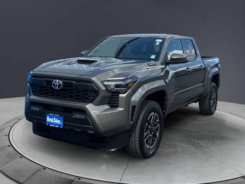 Used 2025 Toyota Tacoma TRD Sport w/ TRD Sport Upgrade Package AWD/4WD image 7