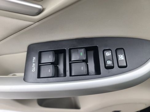 Used 2013 Toyota Prius Four image 22