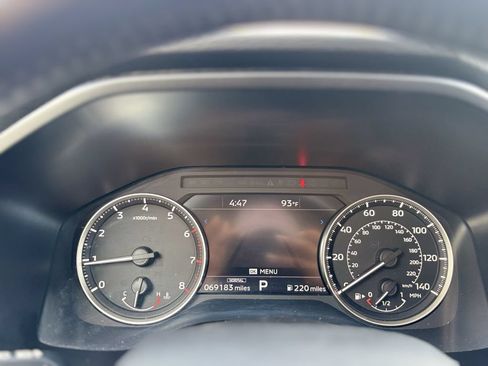 Used 2024 Mitsubishi Outlander AWD image 18