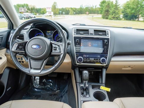 Used 2018 Subaru Outback 3.6R Limited AWD/4WD image 14