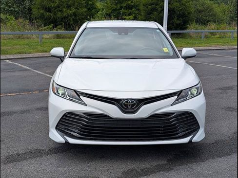 Used 2020 Toyota Camry LE FWD image 3
