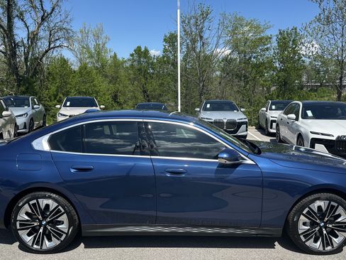 New 2026 BMW 530i xDrive w/ Premium Package AWD/4WD image 11
