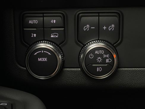 Used 2024 GMC Yukon SLT w/ SLT Luxury Package AWD/4WD image 25