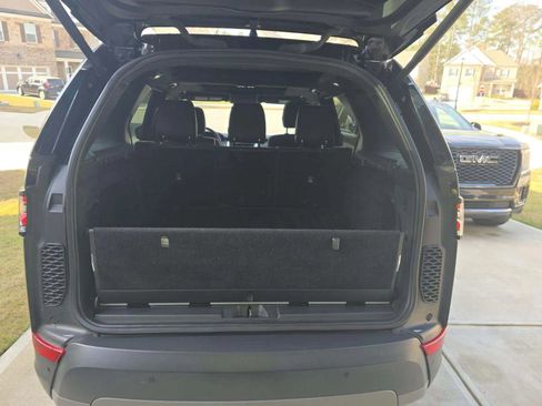 Used 2019 Land Rover Discovery HSE image 12