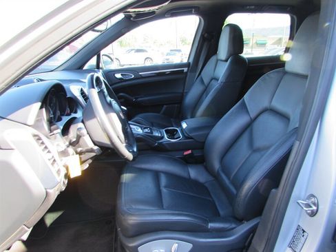 Used 2012 Porsche Cayenne AWD/4WD image 9