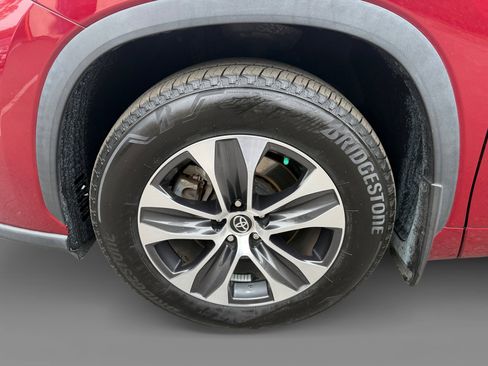 Used 2021 Toyota Highlander XLE image 9