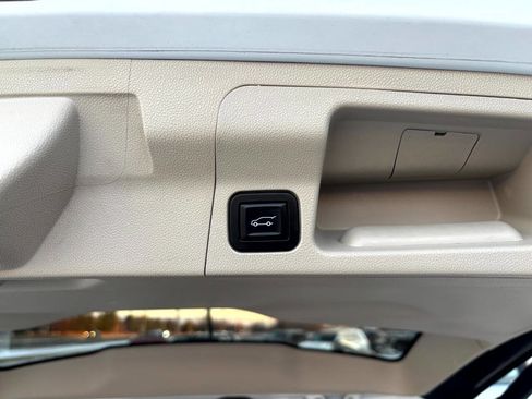 Used 2018 GMC Acadia Denali w/ Technology Package image 18