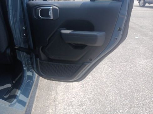 New 2025 Jeep Gladiator Sport image 21