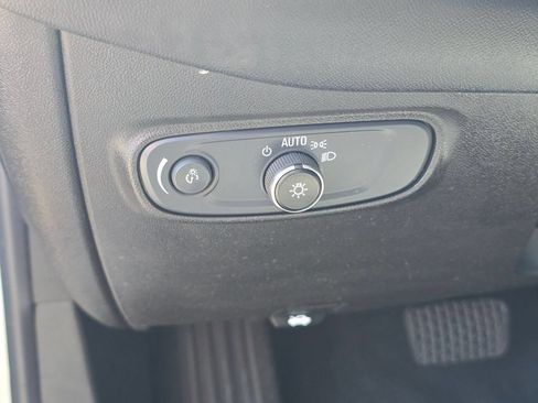 Used 2022 Chevrolet Equinox LT FWD image 24