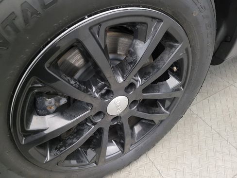 Used 2019 Jeep Cherokee Latitude Plus image 31