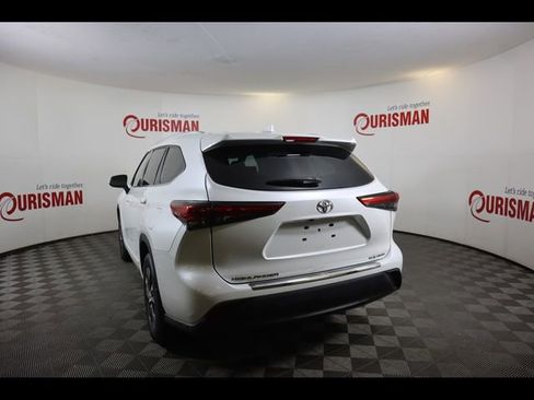 Used 2022 Toyota Highlander XLE AWD/4WD image 8