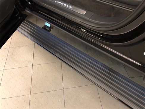 Used 2024 Lincoln Navigator L Reserve image 16