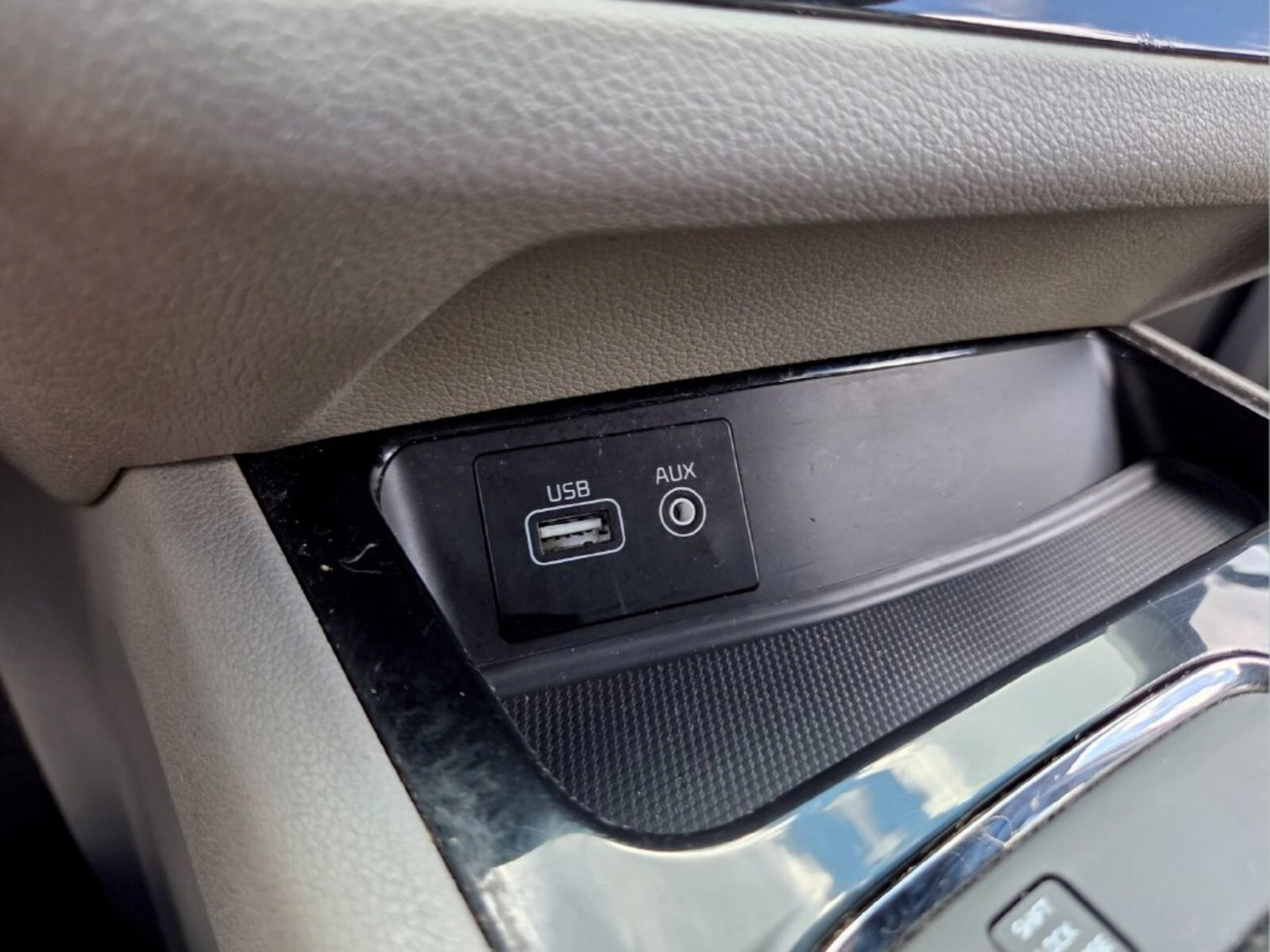 Used 2017 Kia Sedona EX FWD image 25