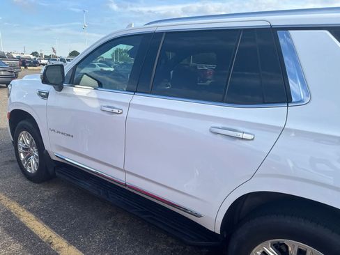 Used 2024 GMC Yukon SLT w/ SLT Premium Package AWD/4WD image 18