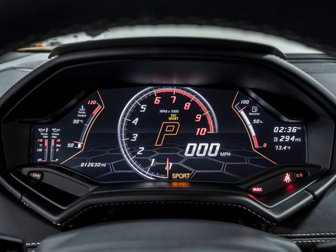 Used 2020 Lamborghini Huracan EVO RWD image 16