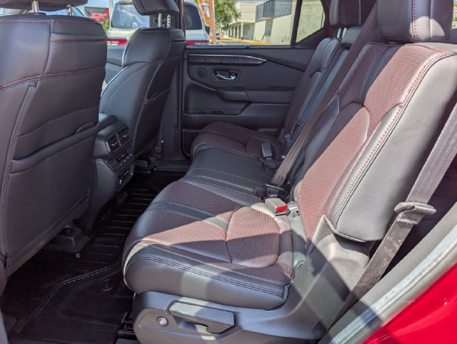 Used 2025 Honda Pilot Black Edition image 16