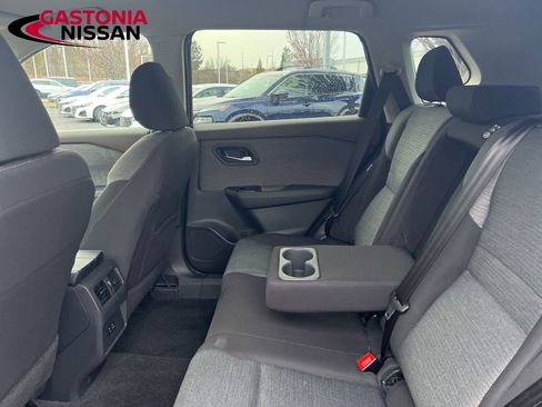 Used 2023 Nissan Rogue SV image 34