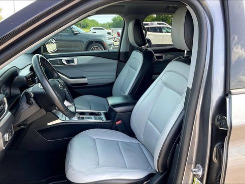 Used 2021 Ford Explorer XLT w/ Equipment Group 202A RWD image 18