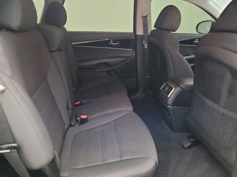 Used 2020 Kia Sorento LX image 19