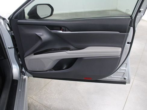 Used 2023 Toyota Camry SE image 29