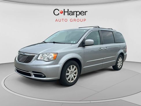 Used 2015 Chrysler Town & Country Touring w/ Driver Convenience Group FWD image 7