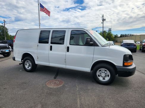 Used 2016 Chevrolet Express 2500 image 20