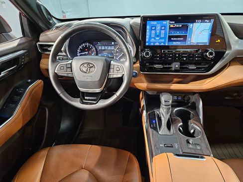 Used 2022 Toyota Highlander Platinum FWD image 9