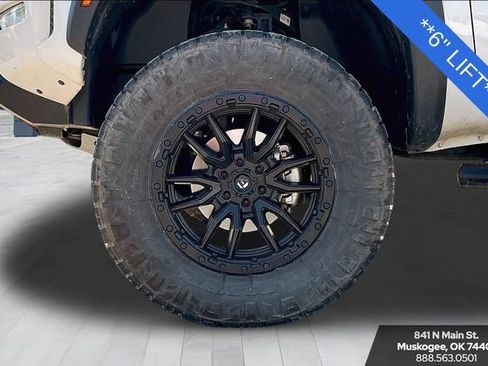 Used 2024 Nissan Frontier PRO-4X w/ Technology Package AWD/4WD image 32