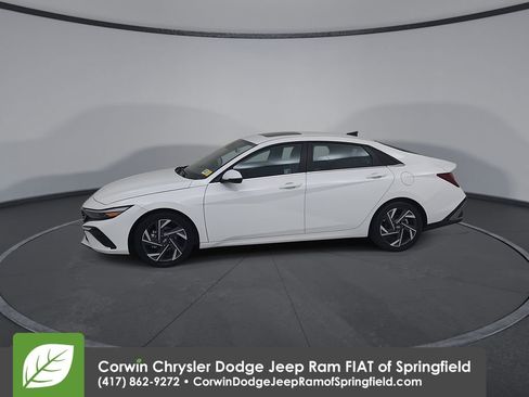 Used 2025 Hyundai Elantra Limited FWD image 7