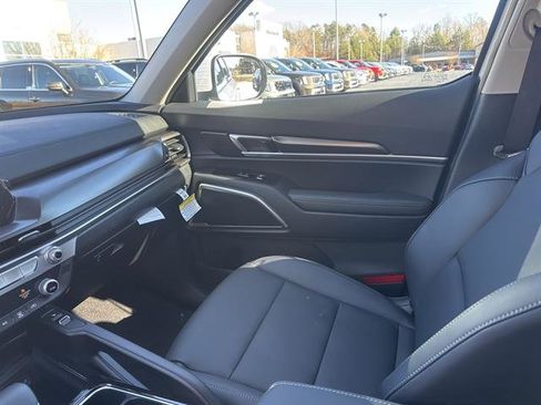 New 2025 Kia Telluride S image 13