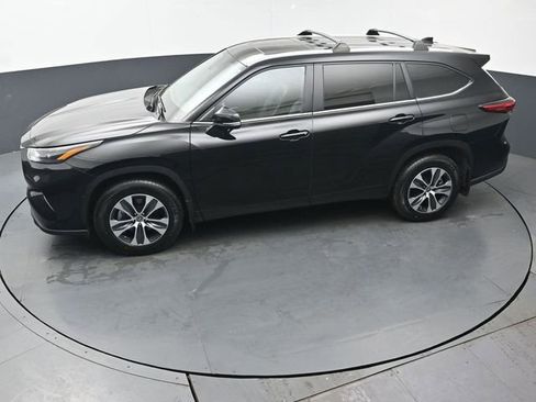 Used 2023 Toyota Highlander XLE AWD/4WD image 37
