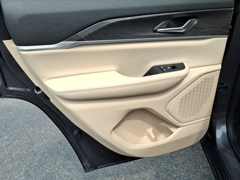 Used 2025 Jeep Grand Cherokee Limited AWD/4WD image 14