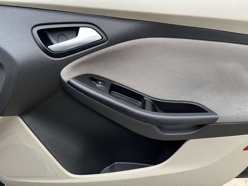 Used 2013 Ford Focus SE FWD image 20