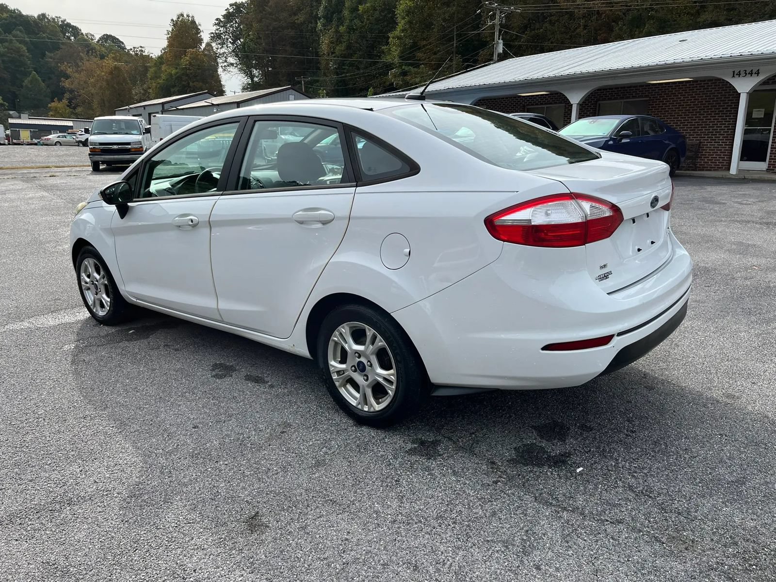 Used 2015 Ford Fiesta SE FWD image 6