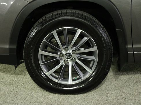 Used 2018 Toyota Highlander XLE image 32