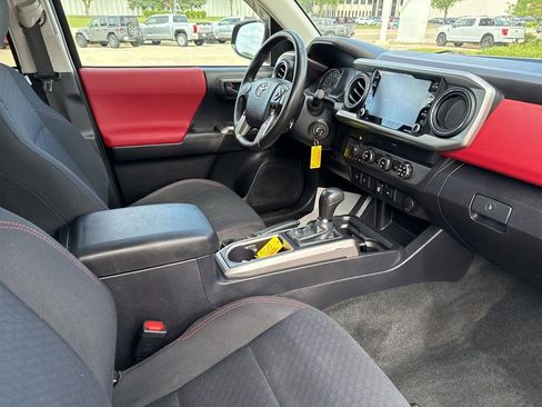 Used 2020 Toyota Tacoma SR5 w/ Technology Package AWD/4WD image 21