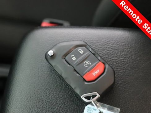 Used 2022 Jeep Gladiator Sport image 3