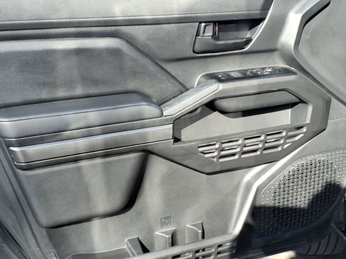Used 2025 Toyota Tacoma SR5 AWD/4WD image 13
