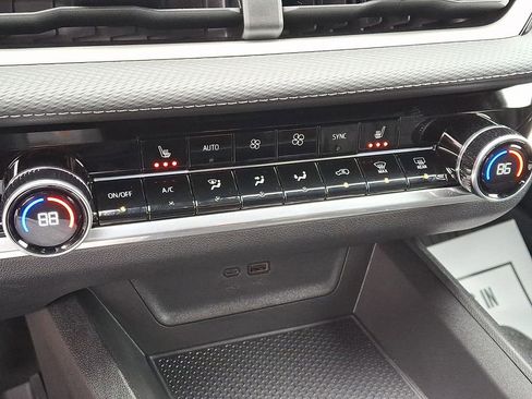 Used 2026 Chevrolet Equinox LT w/ Convenience Package II image 16