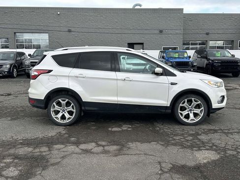 Used 2017 Ford Escape Titanium image 2