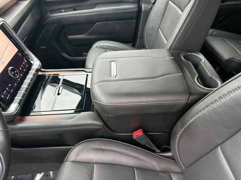 Certified 2025 GMC Yukon Denali AWD/4WD image 21